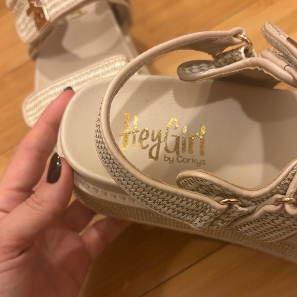 Stylish Platform Sandals with Adjustable Straps - Picture 3 of 5